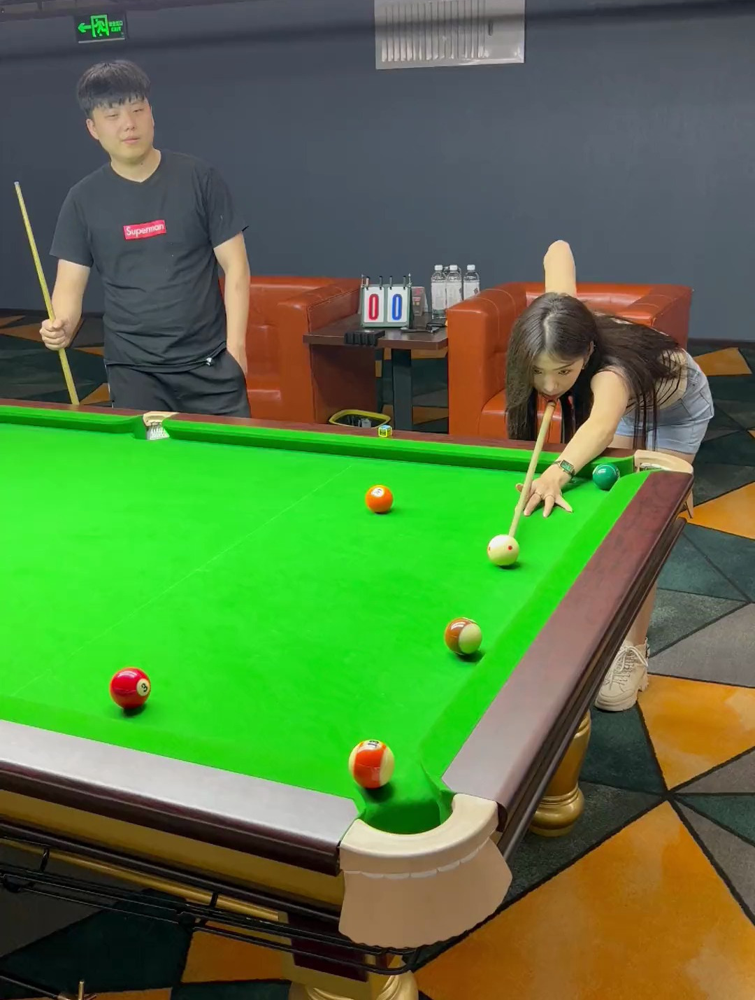 女助教像我求助,看在辣条的面子上得帮帮她!-度小视