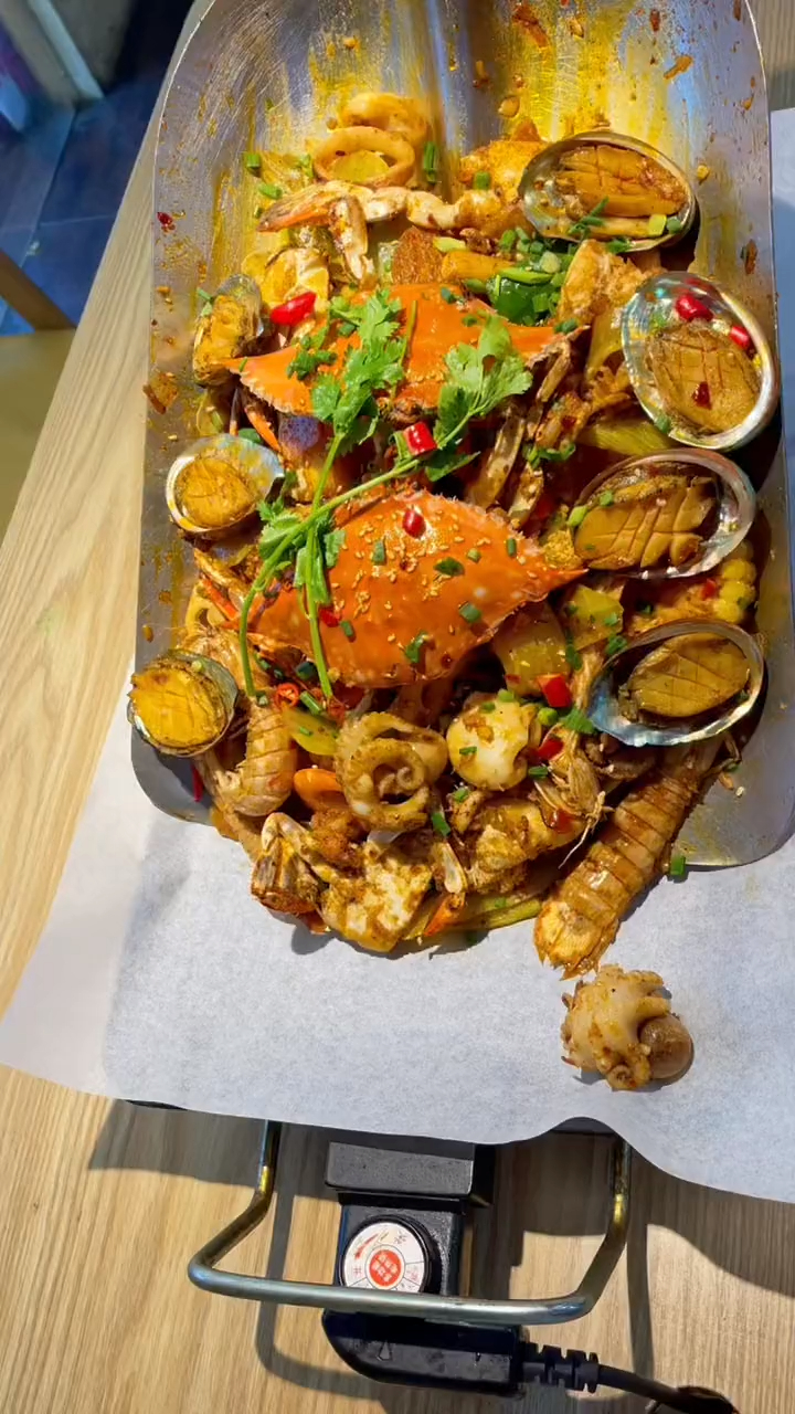 这家网红铁锹海鲜好给力啊