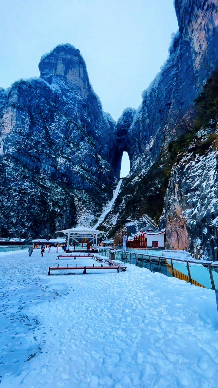 张家界天门山下雪了