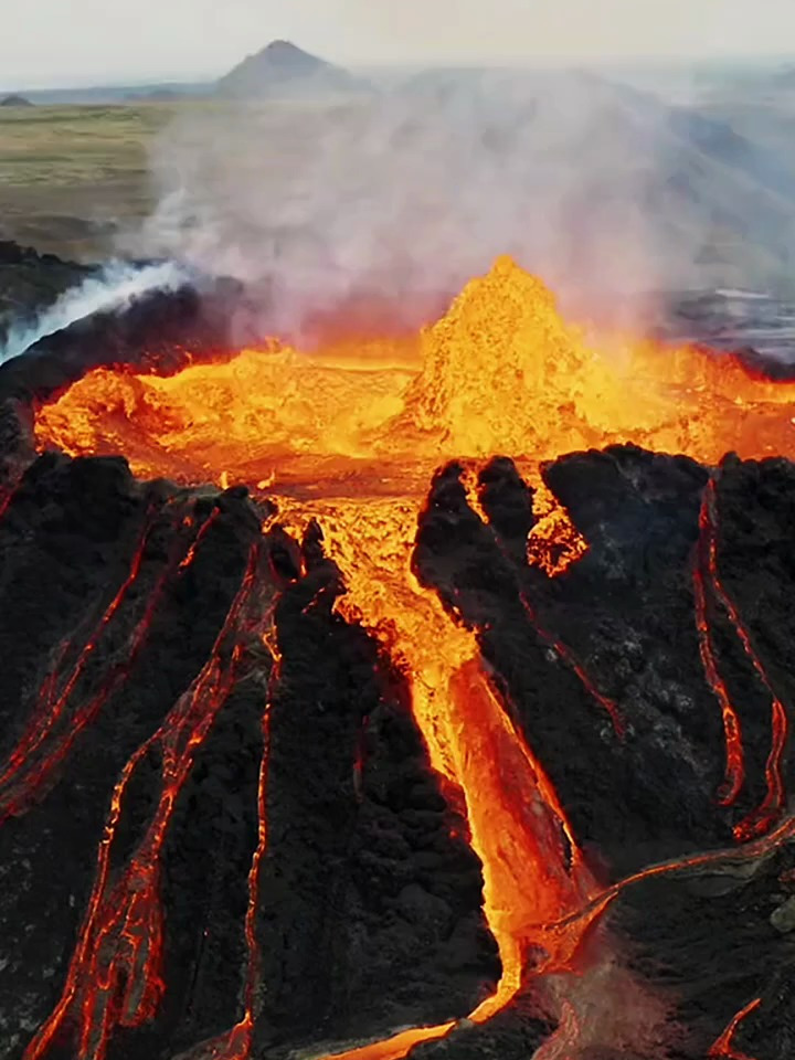 火山噴發的一幕真的太壯觀了