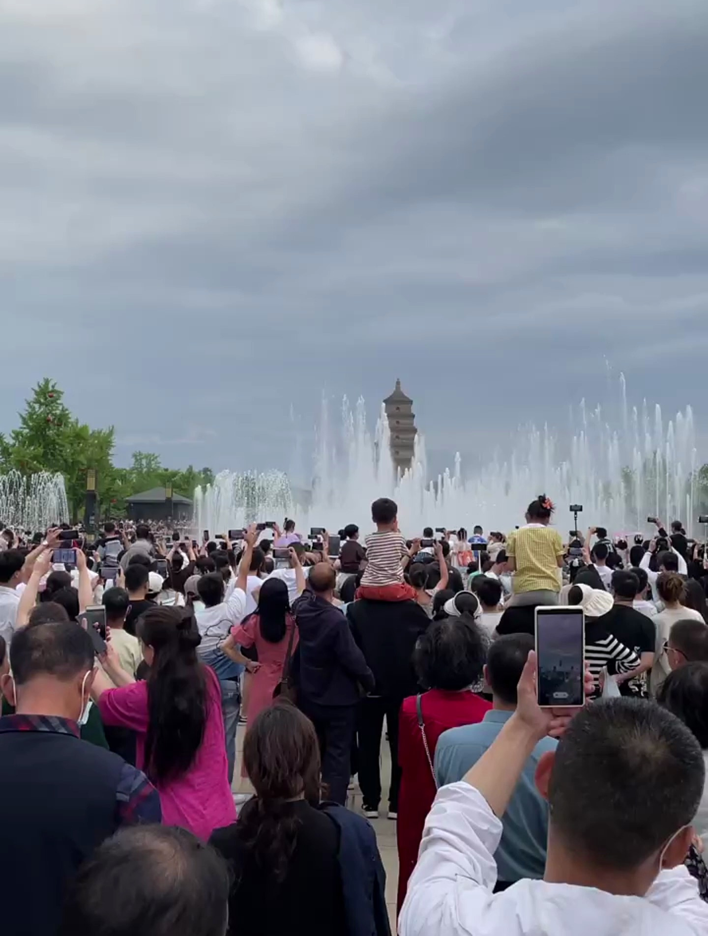 人山人海的大雁塔音乐喷泉,每天都是热闹非凡哦