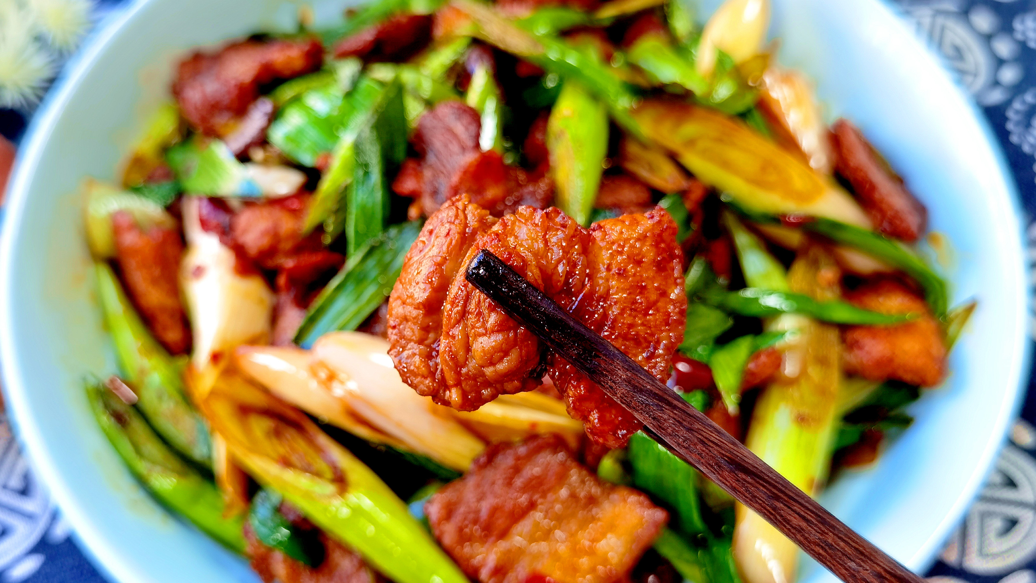 蒜苗炒肉好吃有诀窍，掌握火候是关键，脆嫩可口，开胃下饭，真香