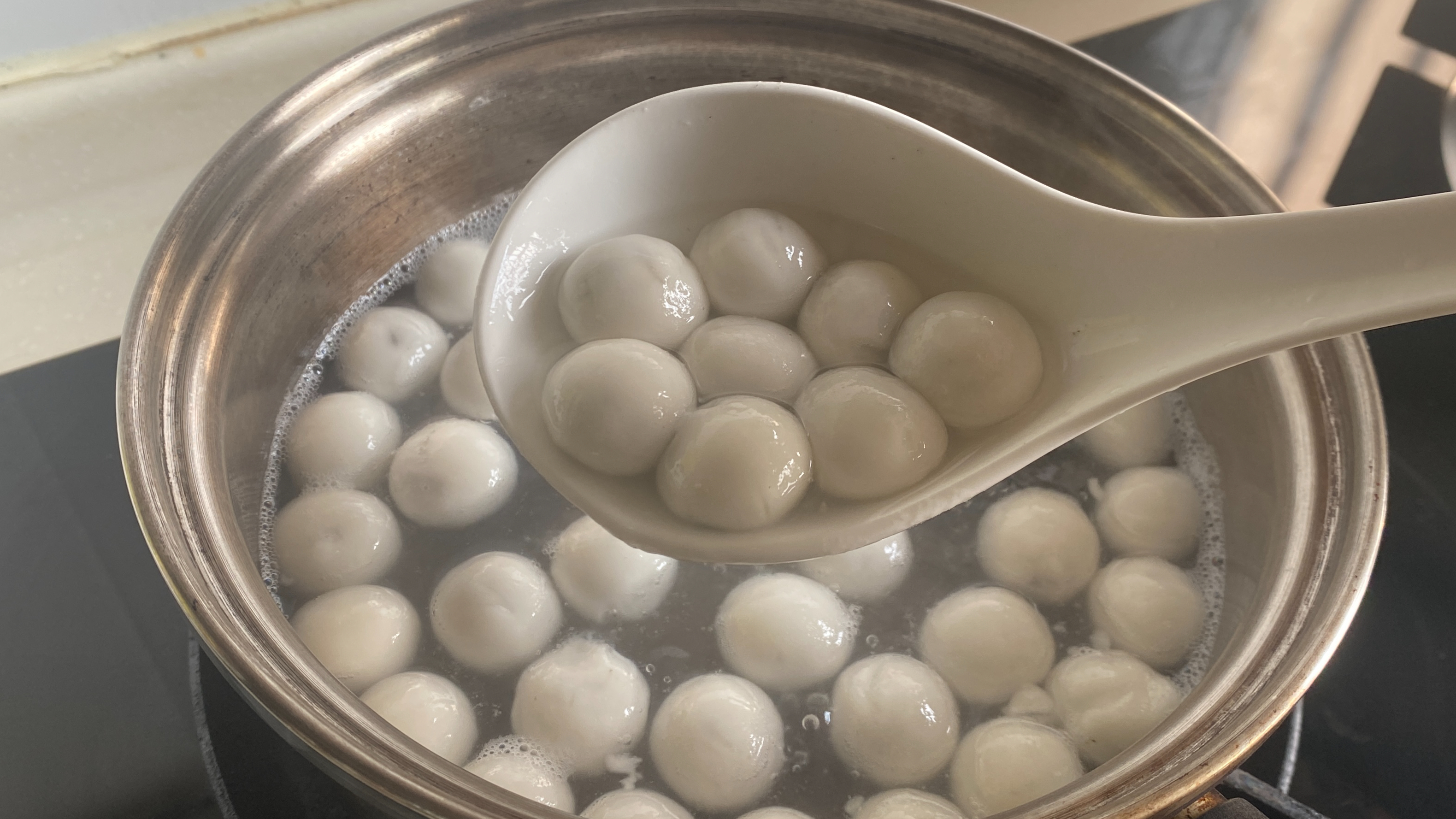 煮汤圆,冷水下锅还是热水下锅!很多人都做错了,难怪汤圆总煮破