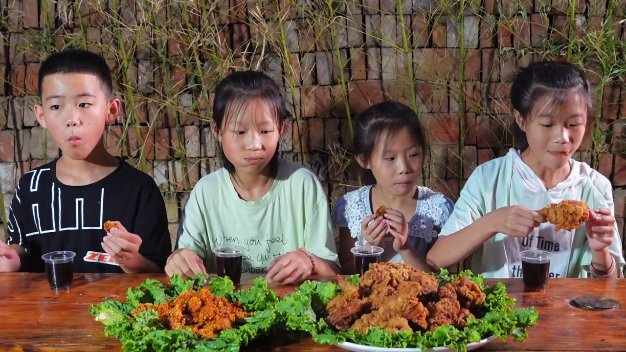 88块买两只小鸡,彪弟做“脆皮炸鸡”嘎嘣脆看着好香啊!