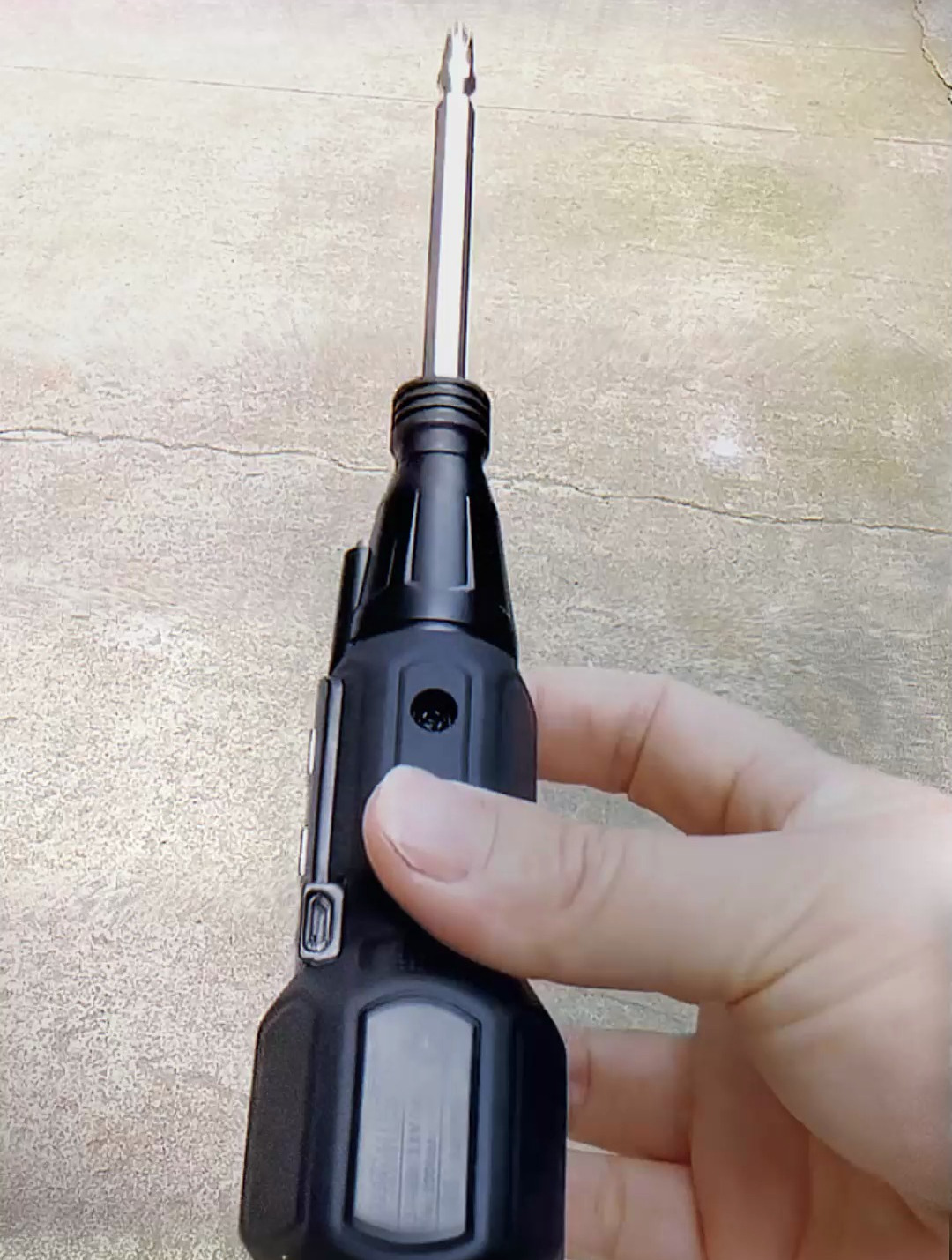 这款手自一体的电动螺丝刀,动力十足,拧螺丝不费劲,家用很不错