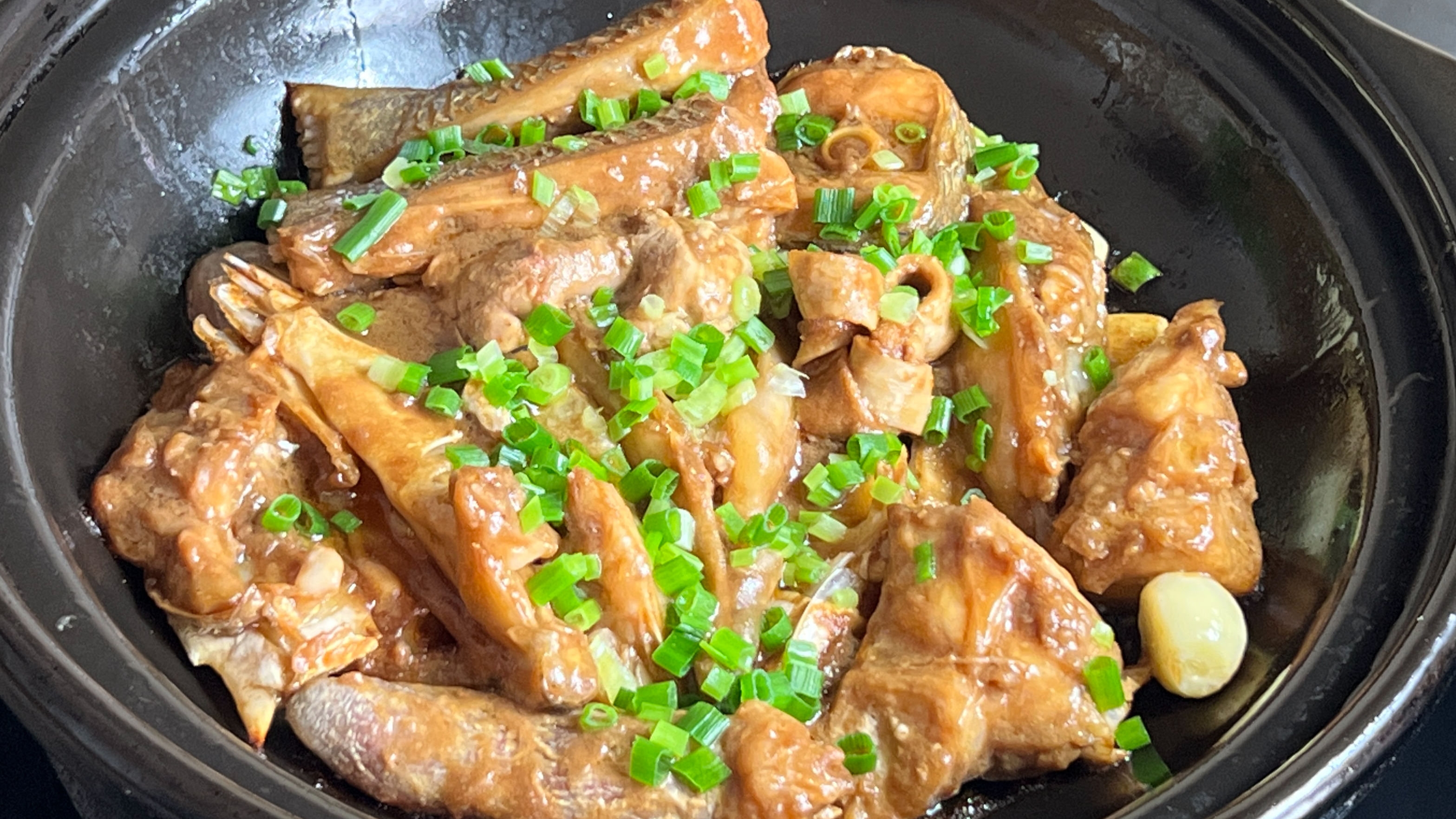 啫啫鱼头煲,出锅嫩滑鲜香,这味道谁能拒绝,做法简单又好吃