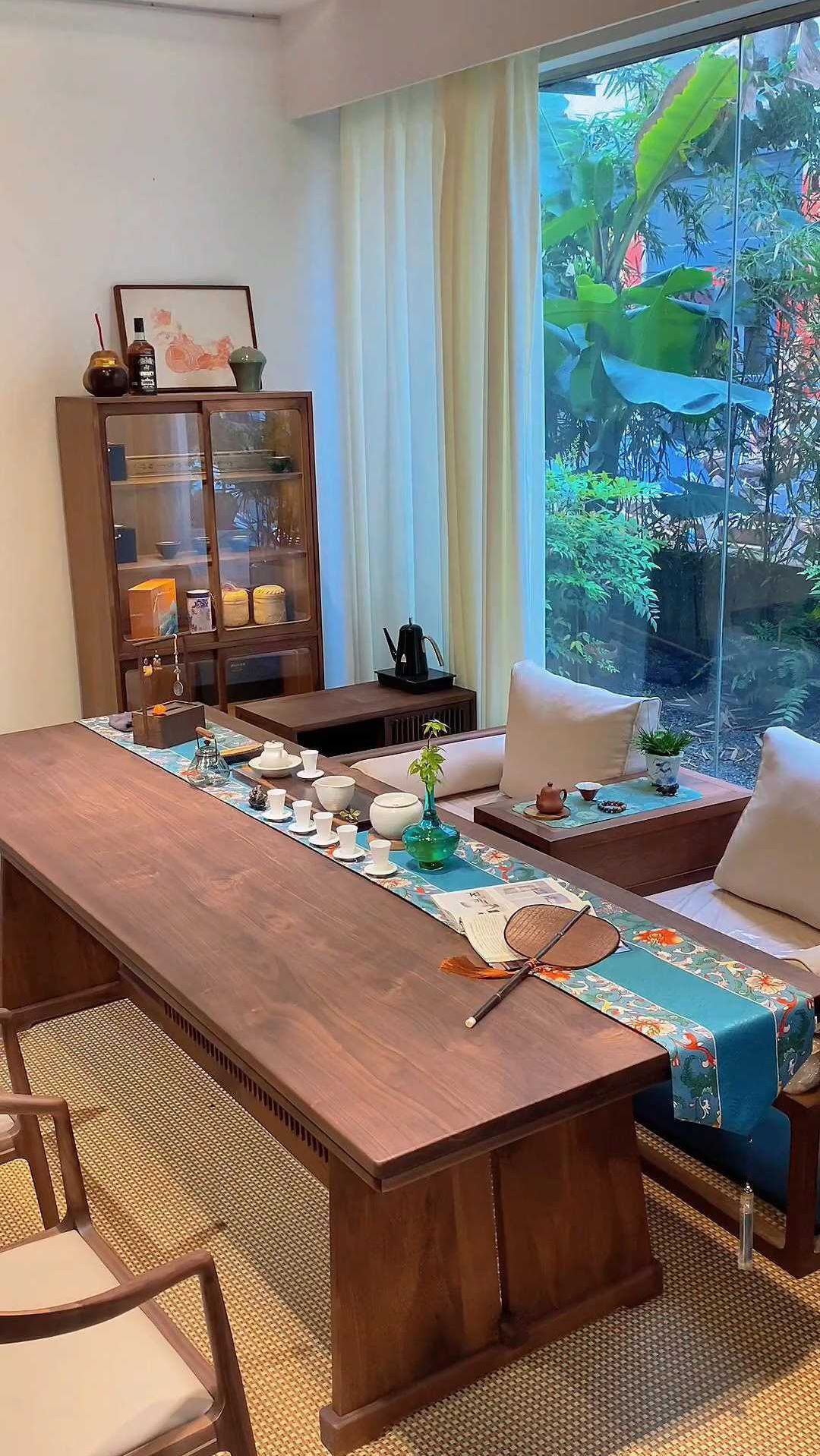 黑胡桃茶台 罗汉床融合古典韵味与现代实用性