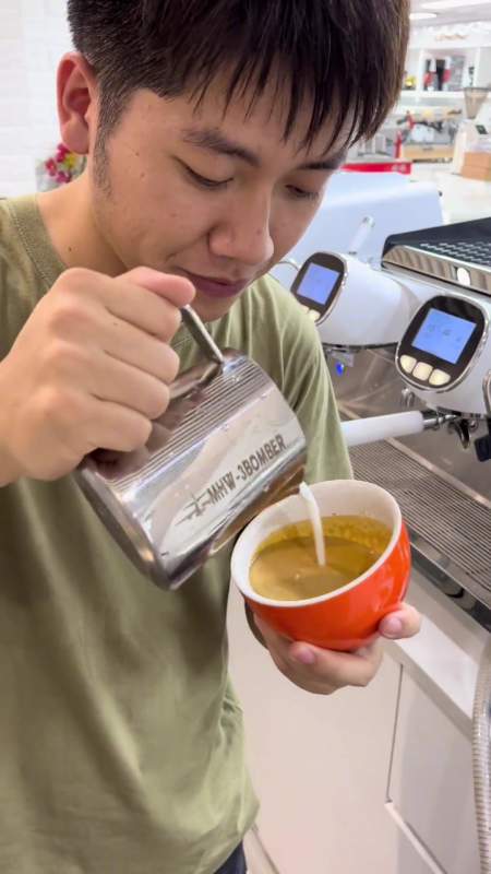 2022-08-130boy厨830粉丝  关注大厨宰杀比目鱼,用40厘米钢丝抽筋,3