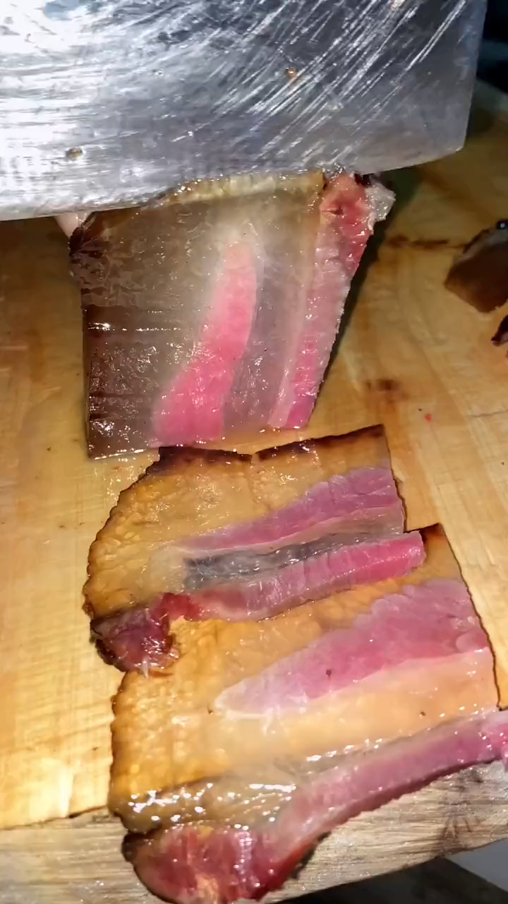 一块腊肉藏着香气与思念,小时候腊肉是过年的味道