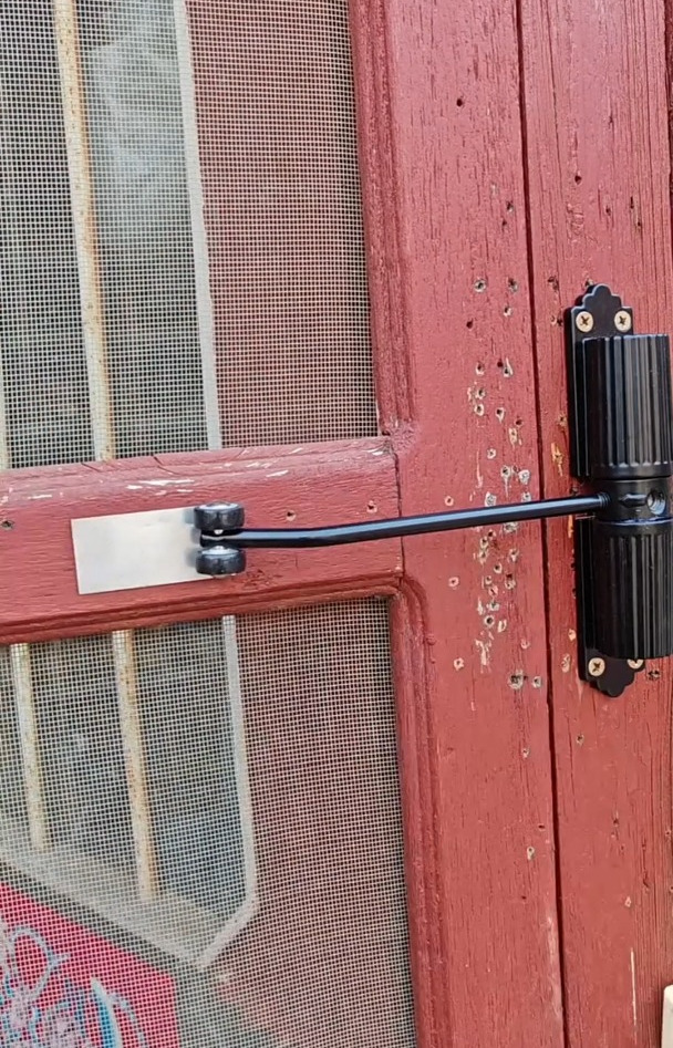 不喜欢随手关门的可以安装这个自动关门神器