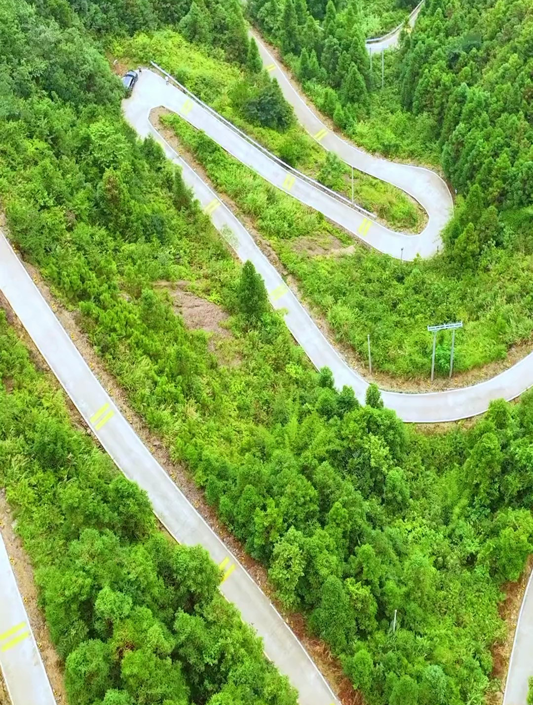 g323国道比起韶关乳源大山无人区的九曲回肠路,就根本不值一提了