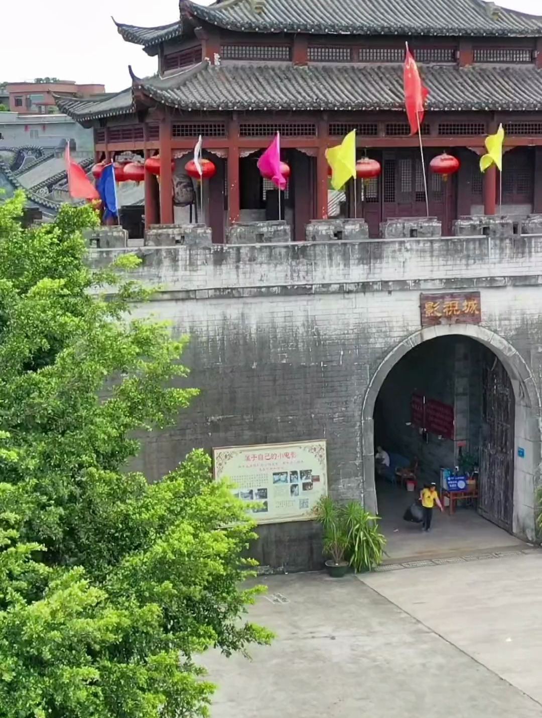 东莞香市影视城,位于寮步镇陈家埔村,曾经人山人海的影视城