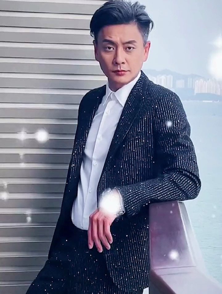 "谁能抵抗得了他帅气的脸啊"黄宗泽 痞帅