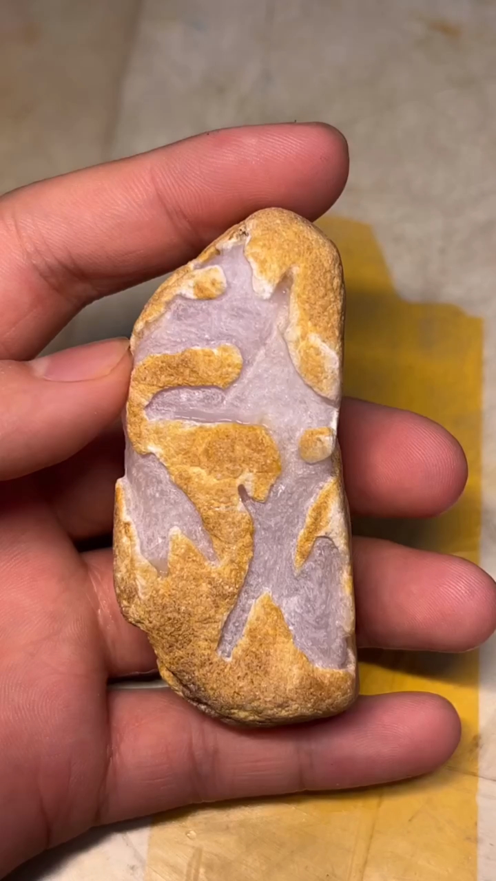 达马坎桃花春翡翠原石,肉质细腻,春色浓郁!