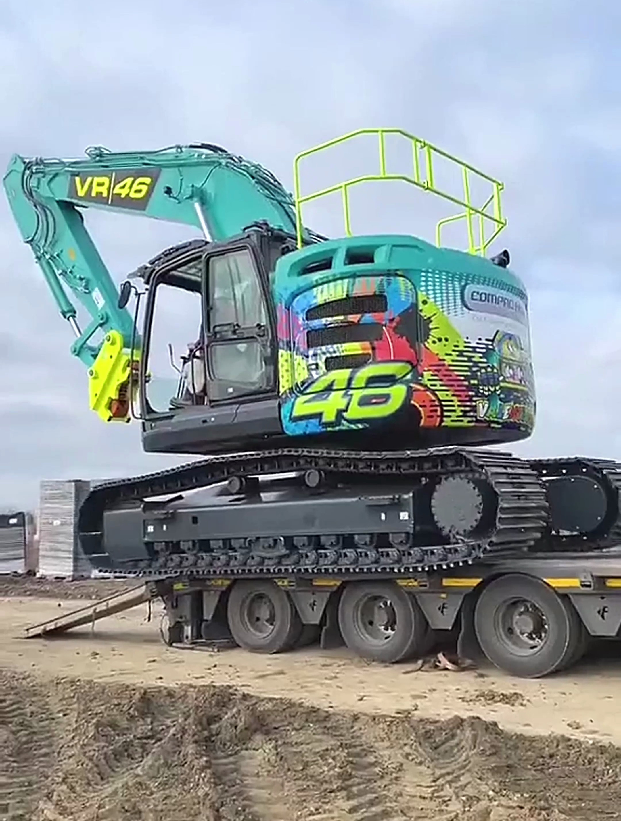 这挖机真是好帅啊!