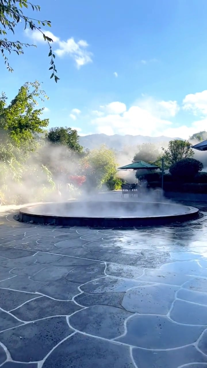 冷吧?冷就来腾冲泡温泉啊,舒服