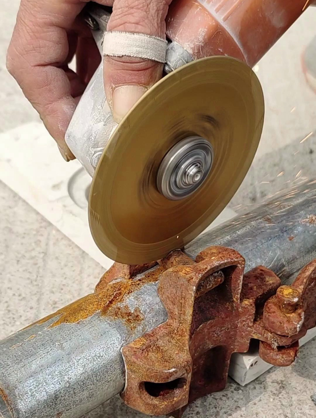 切铁王切割片 可用于方管 角铁 钢筋 钢管等切割,锋利耐用不爆片