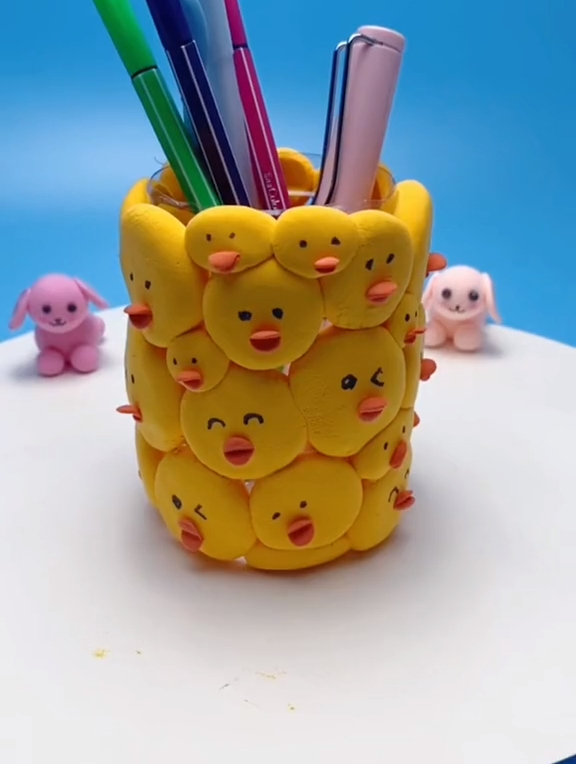 矿泉水瓶子不要扔,用黏土做个简单漂亮的笔筒-度小视