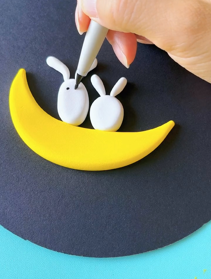 中秋节快到了,用黏土画一幅月亮上的小兔子吧,满天繁星-度小视
