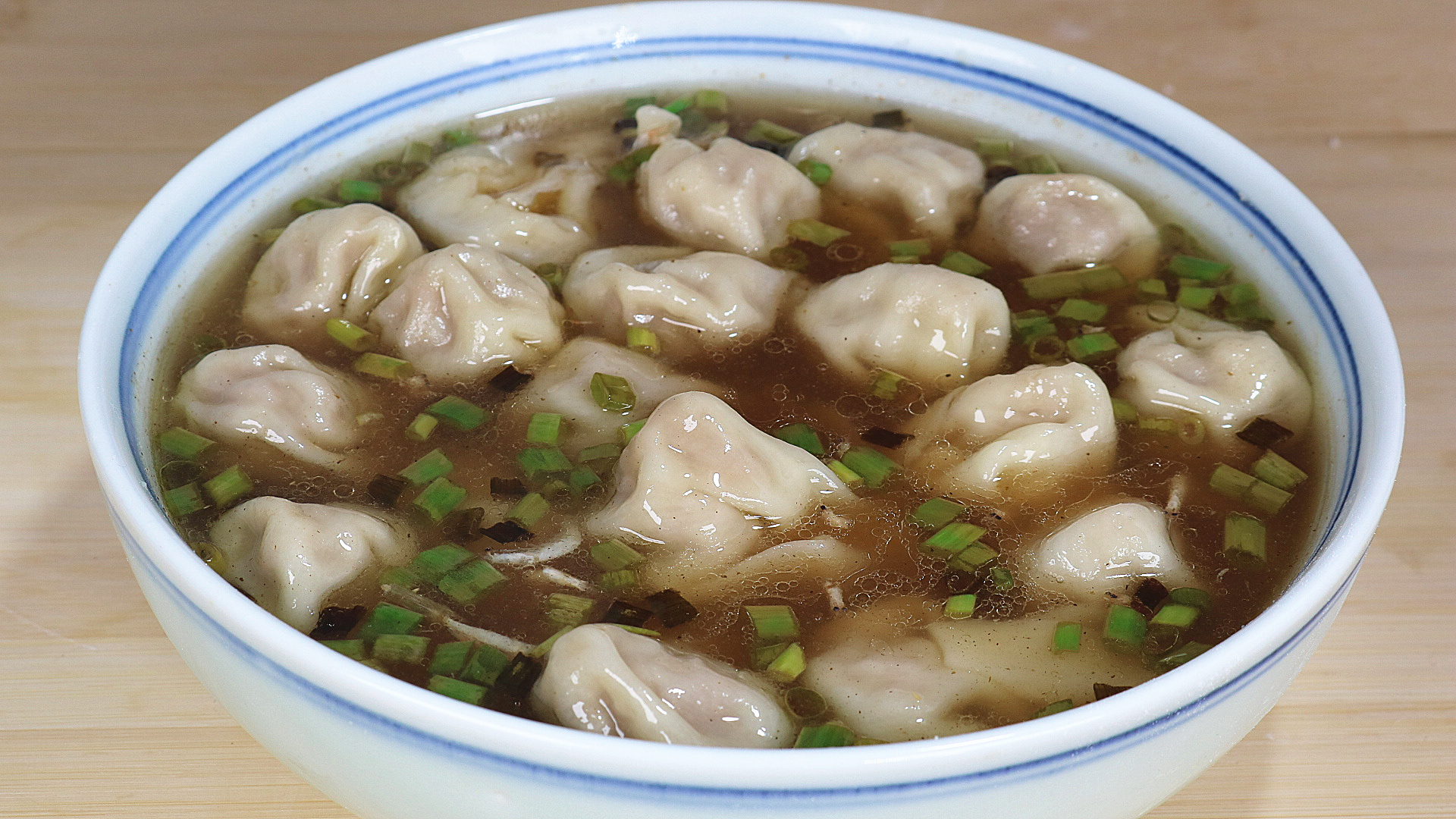 鲜肉馄饨要好吃,调馅是关键,教你详细做法,汤鲜肉嫩真过瘾