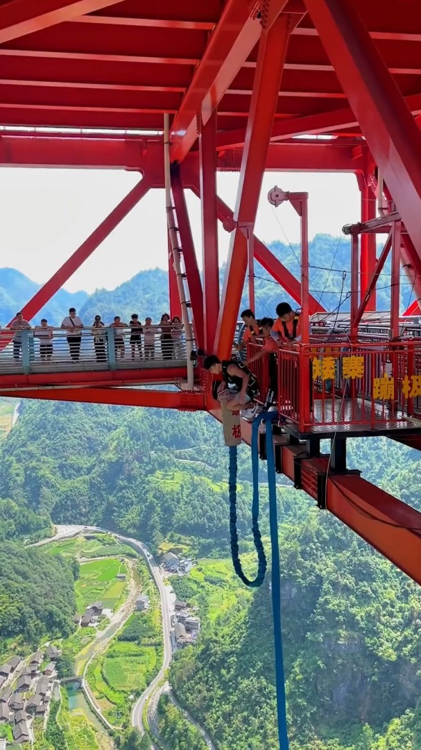 矮寨大桥蹦极图片