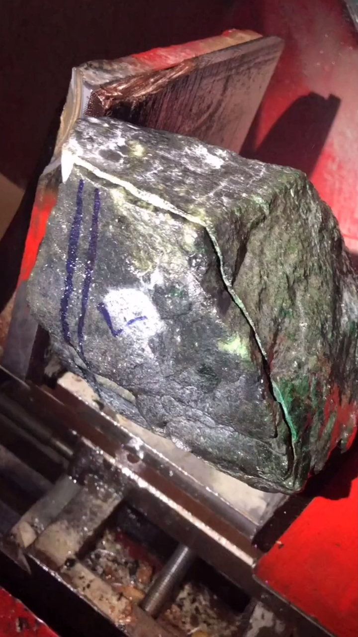 莫湾基色料切出色了可惜底子没化好有癣只能说垮一半