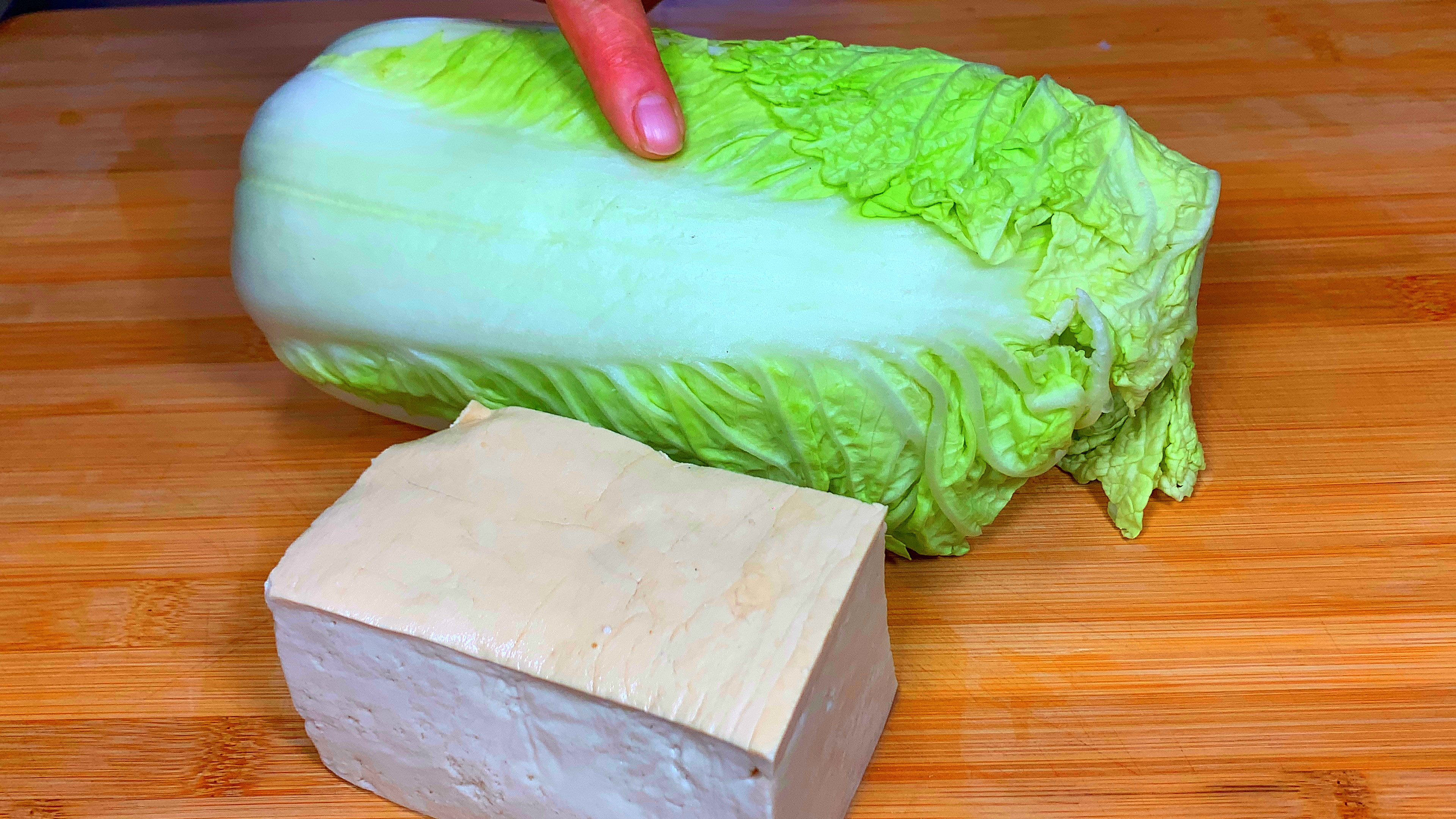 冬天这样做白菜豆腐,好吃到不想停筷子,鲜香入味,炖一锅不够吃