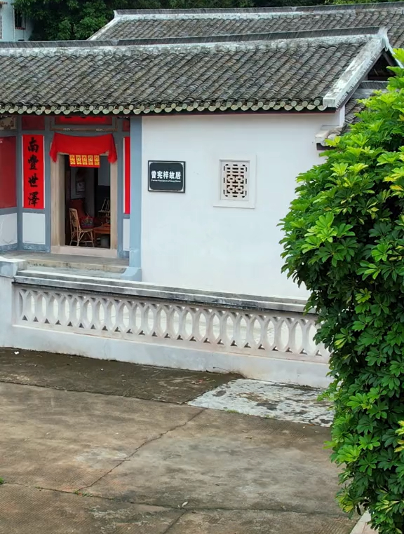 每天花费30元 捐给国家12亿,他就是爱国企业家-曾宪梓博士