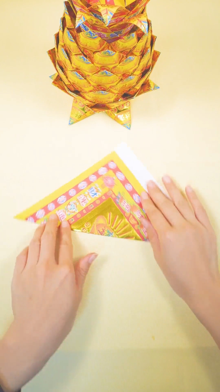 折纸教程,很多人不知道金菠萝上的石榴花怎么折-度小视