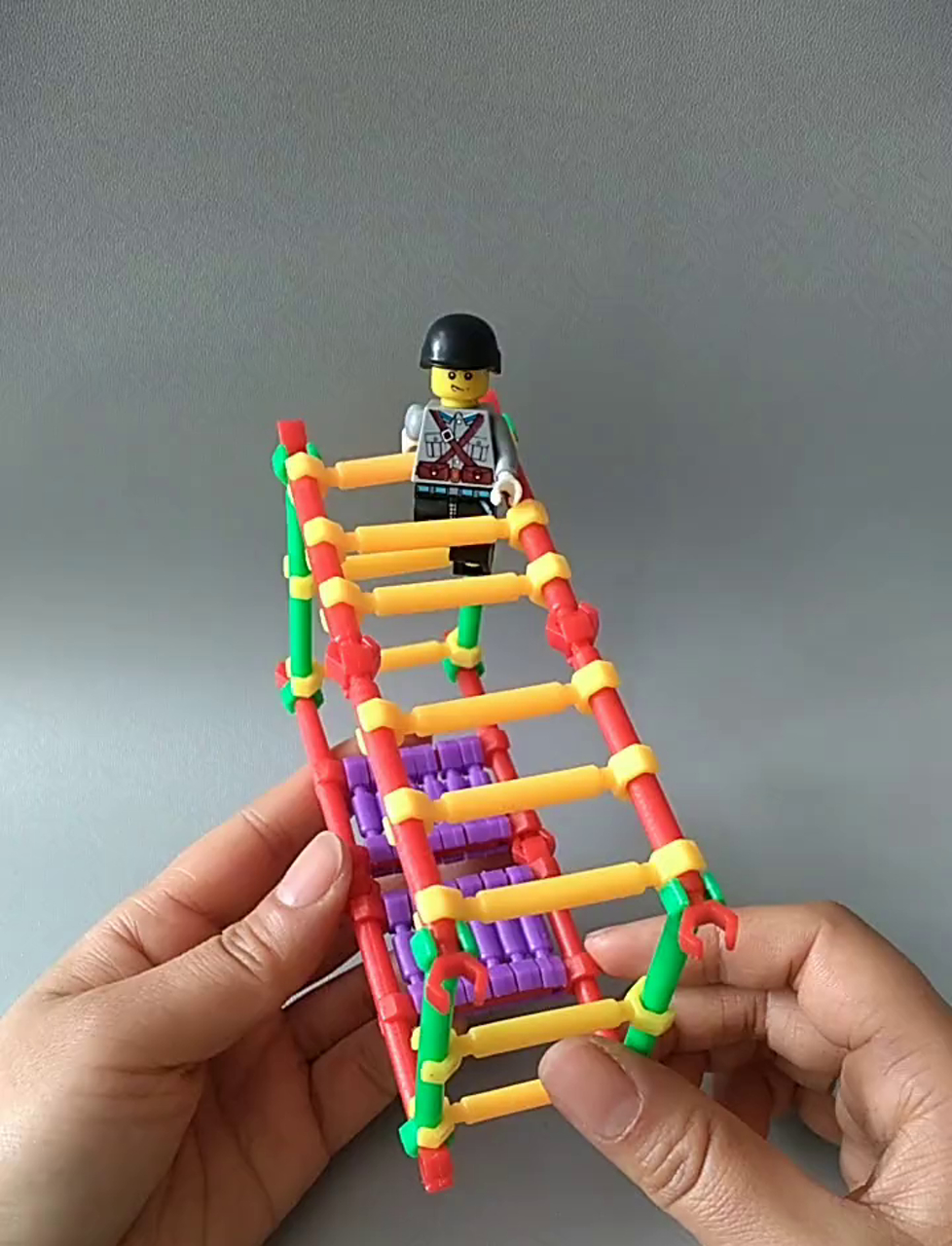 宝贝们,跟我一起动手拼搭