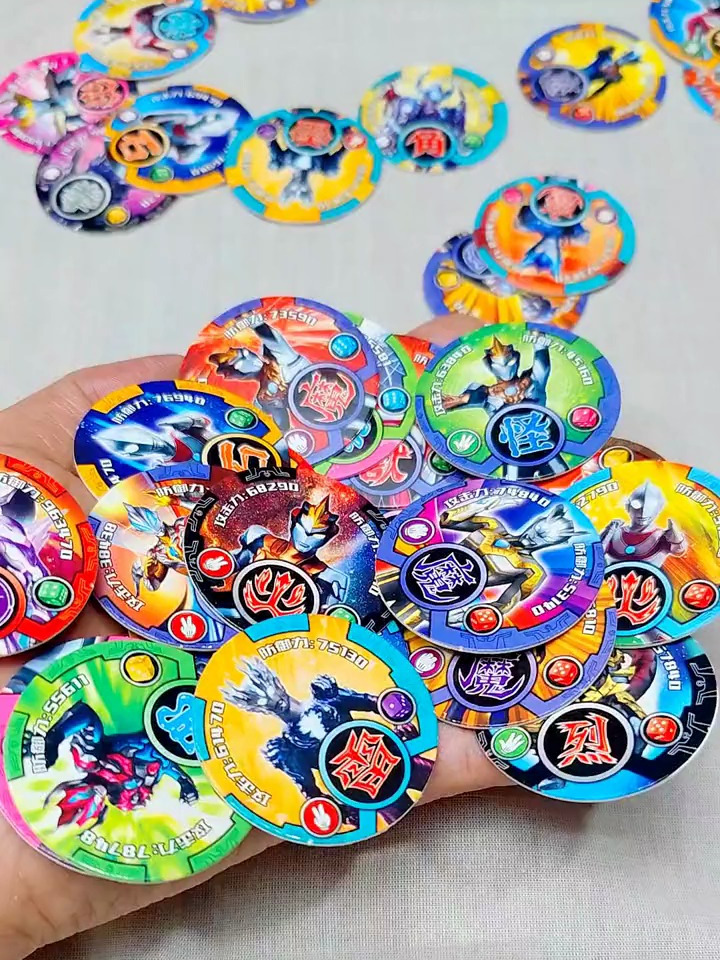 拆奥特曼卡片圆卡,这次还不错这次都是稀有好卡