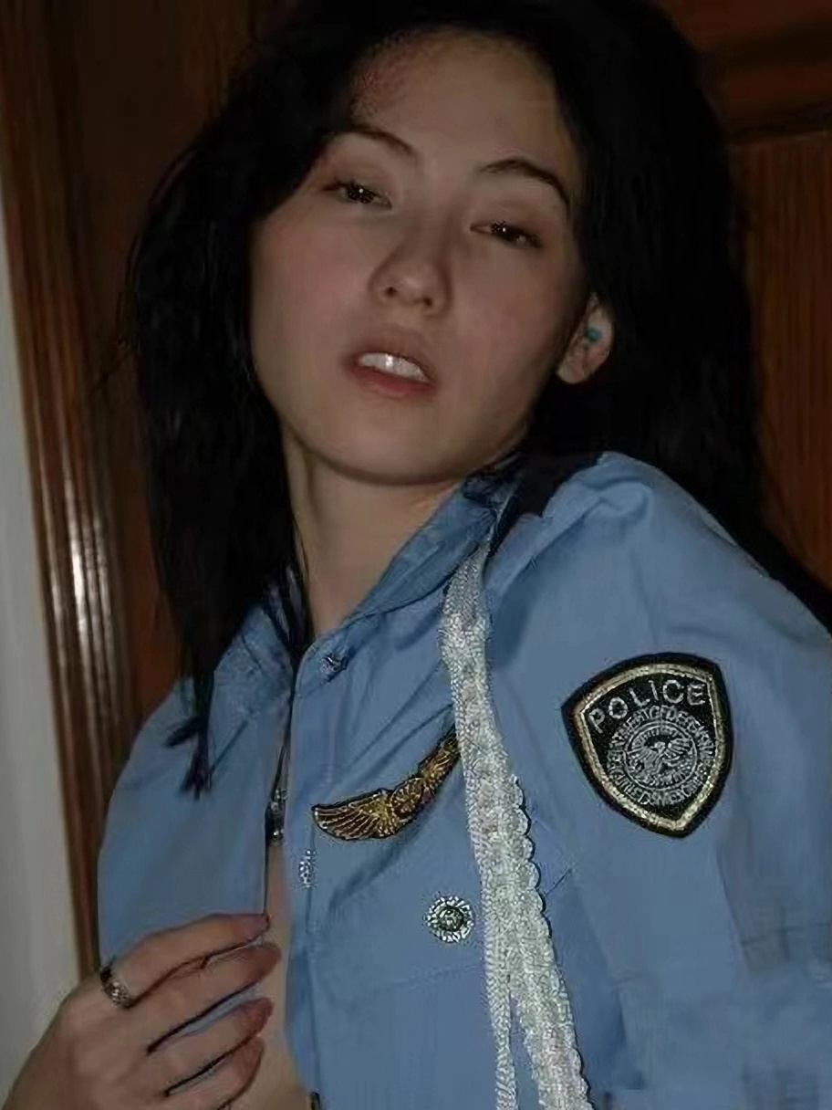 陈冠希和张柏芝的"艳门照"泄露,网友直呼精彩过瘾!