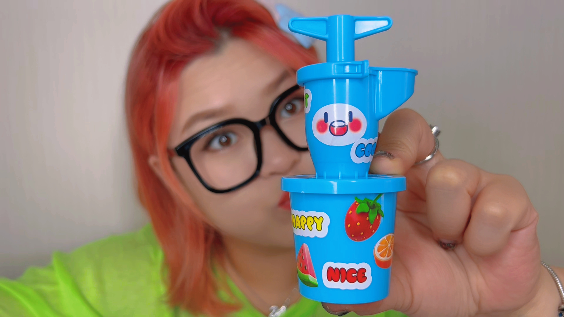 迷你榨汁机食玩，鲜榨的西瓜汁好好喝