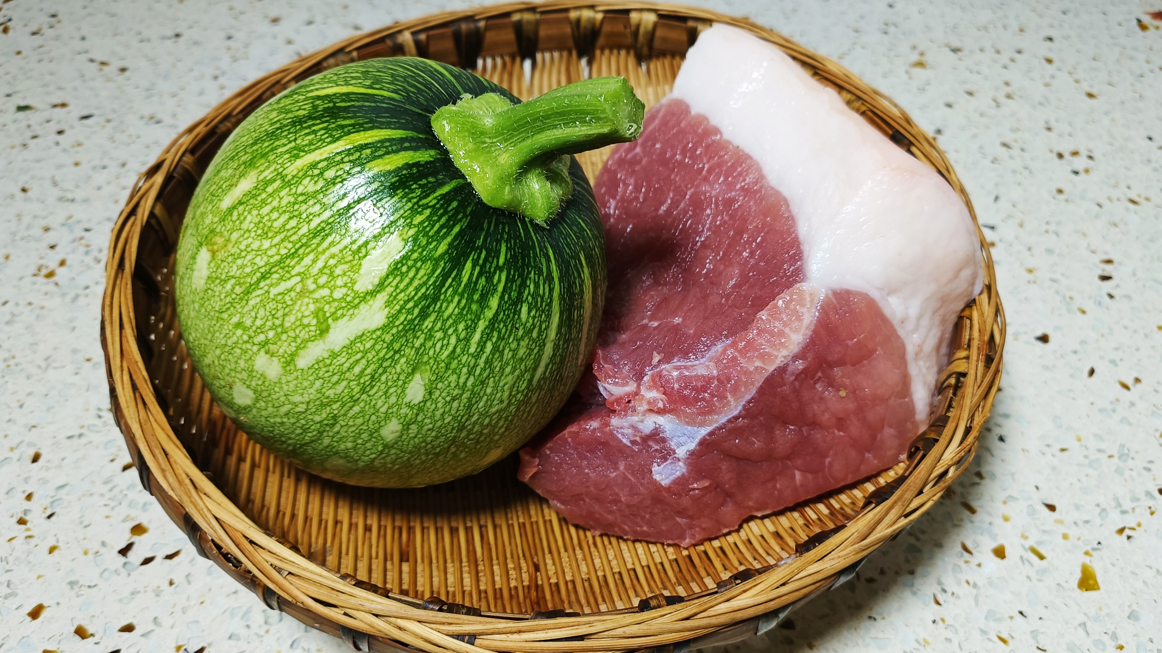 下饭的家常菜，嫩南瓜炒肉丝，简单也能来3碗饭