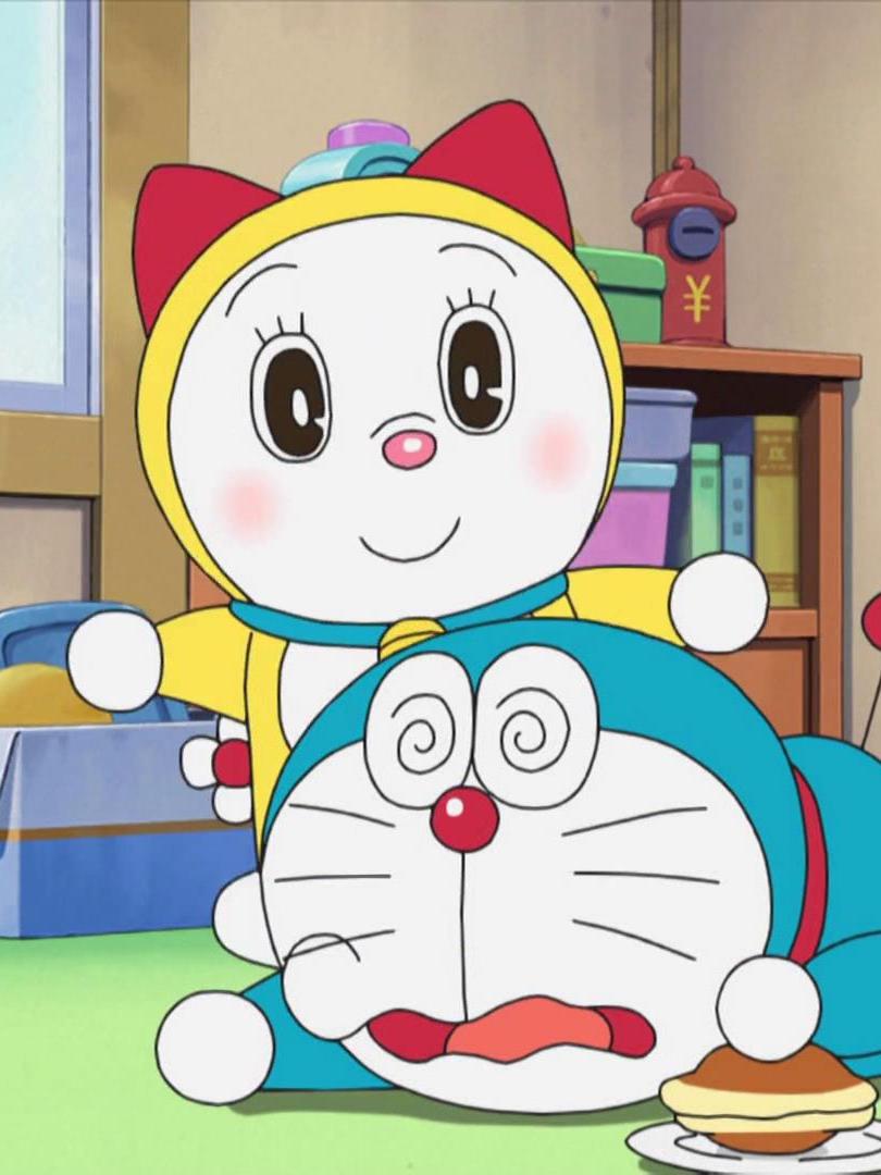 哆啦a梦哆啦美一头撞坏了任意门轻松掀翻蓝胖子并照顾大雄