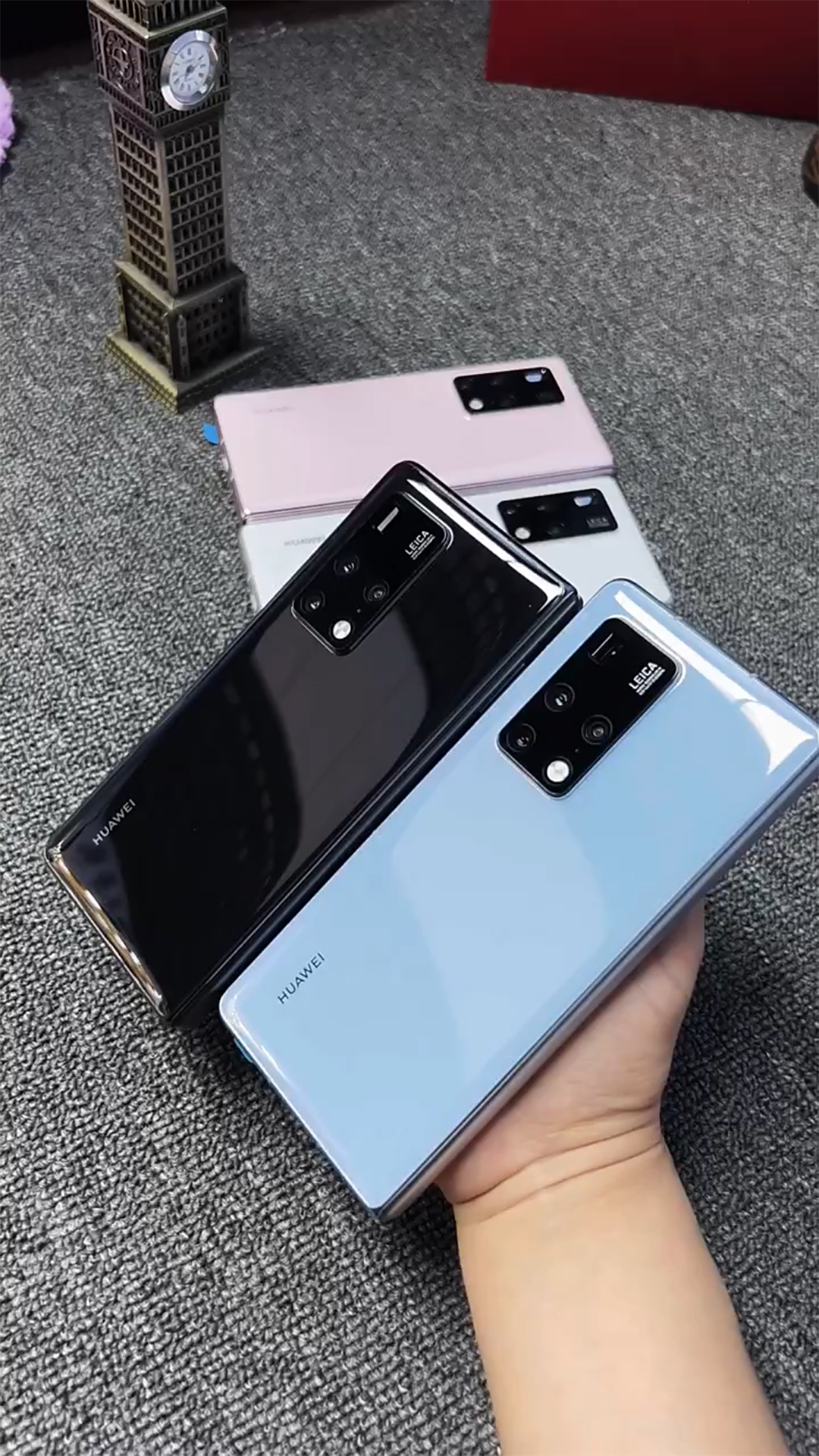 华为折叠屏手机matex2,四个颜色,你喜欢哪个?-度小视