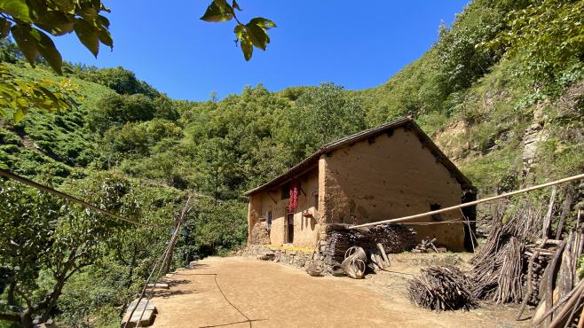 [图]爷爷奶奶住在大山深处，有美好也有不便，但他们不舍也不会离开