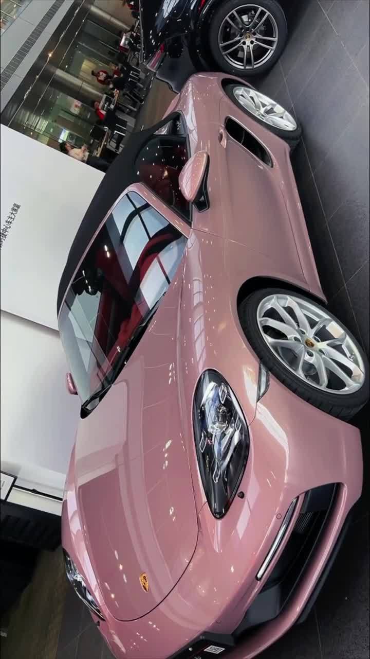 沉浸式欣赏保时捷冰莓粉
