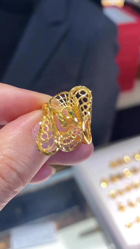 富有个性的孔雀戒指