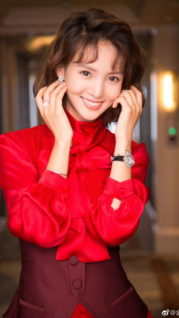 金晨短发造型 短发造型太好看了吧,俏皮灵动,期待美女新剧播出