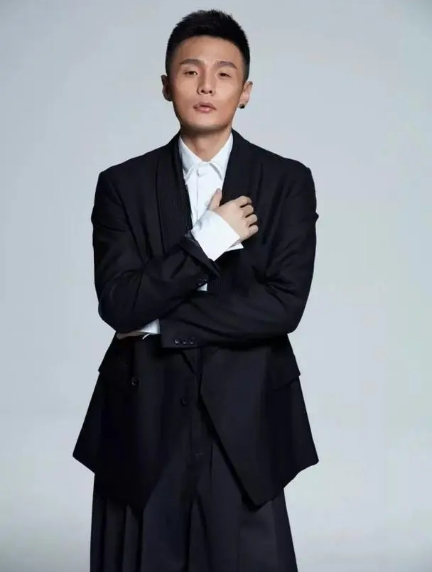 陆瑶陪李荣浩走过4年低谷,成名却娶了杨丞琳,新歌被嘲俗不可耐6-度小