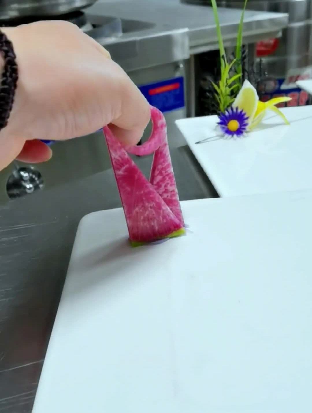 摆盘技巧厨房食品雕刻学不会算我输盘饰