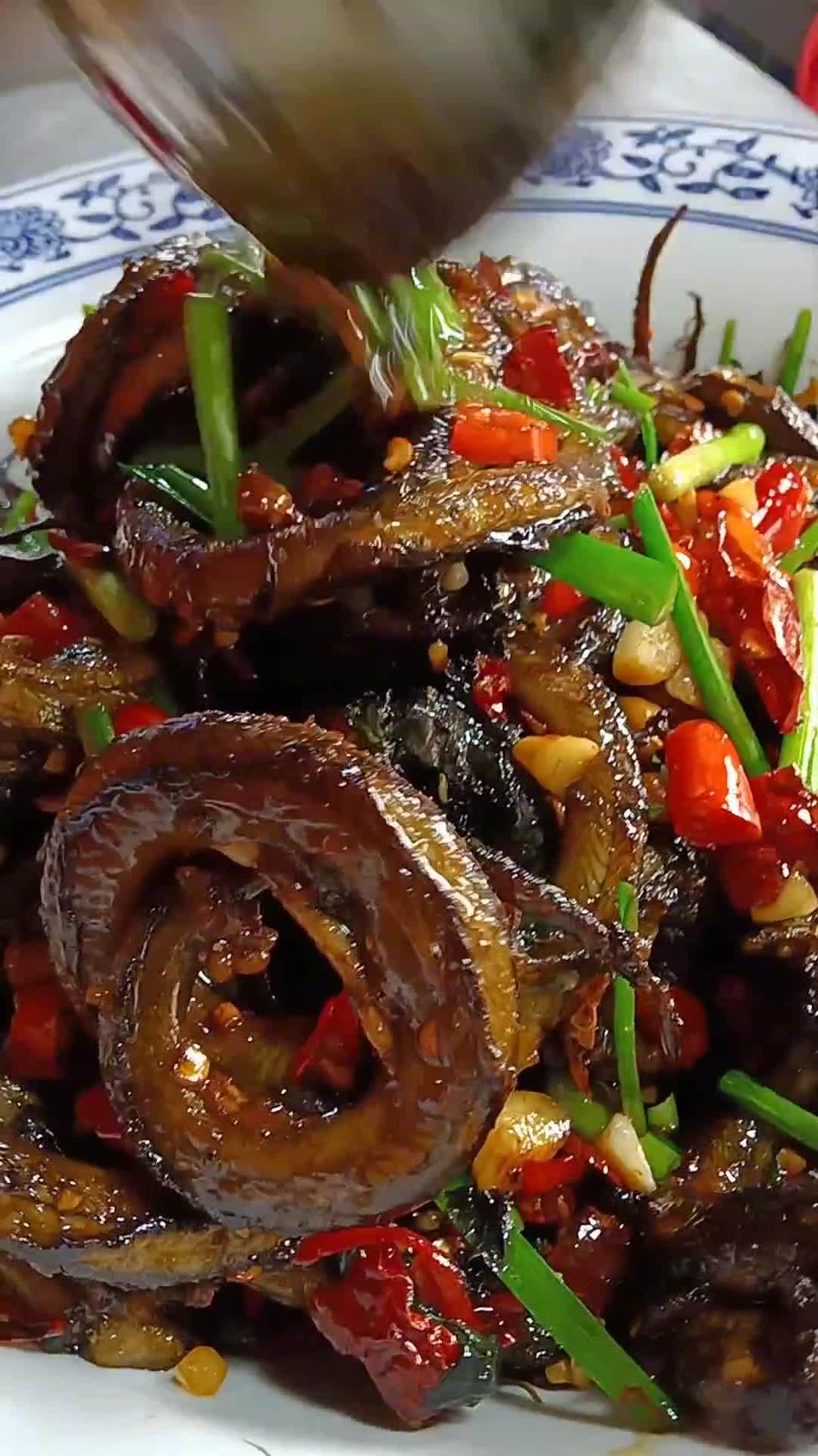 美食教程手撕盘龙鳝下酒菜