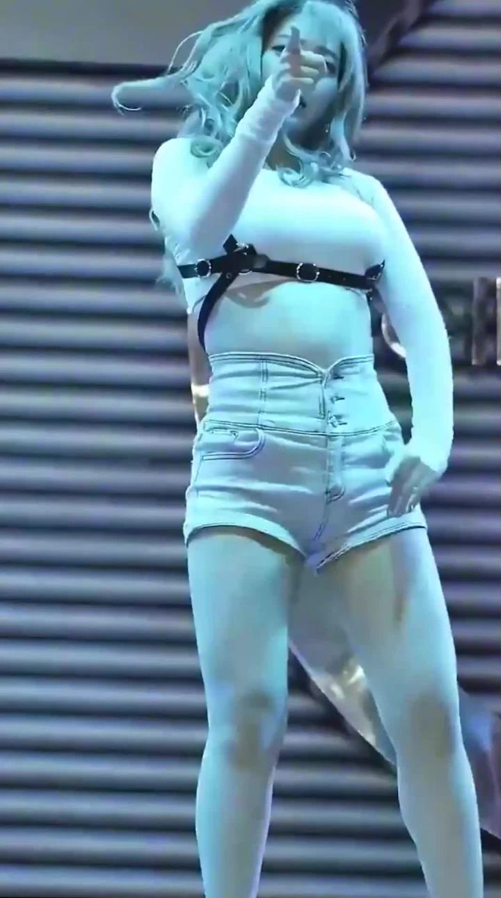 韩国女团小姐姐热舞,微胖丰满的身材,绝对是性感尤物