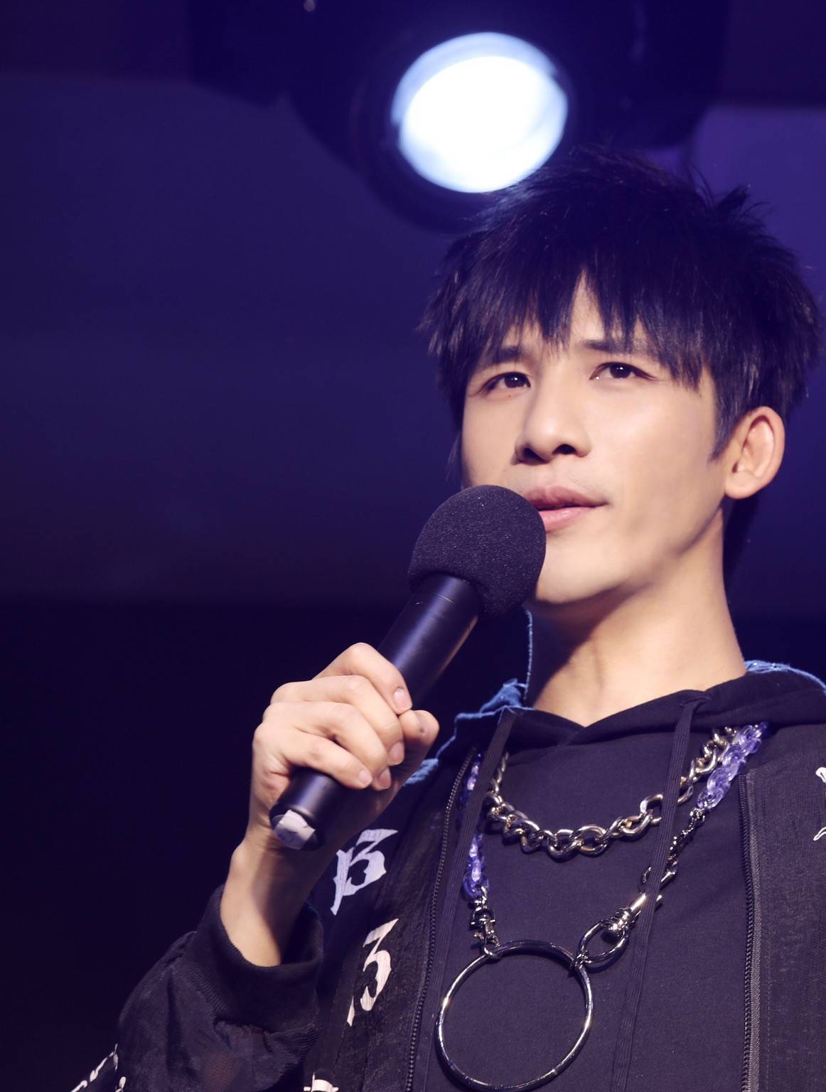 张哲轩装酷遭大张伟怒怼,做人掂量掂量不要太装,简直太解气3-度小视