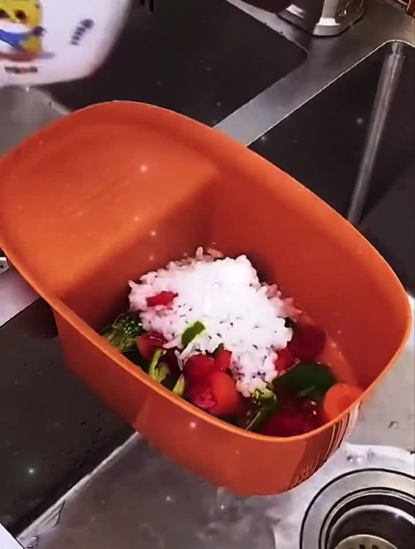 有多少宝妈跟我一样把剩菜这样倒的?