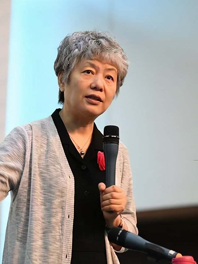 李玫瑾谈育儿幸福和成功哪个更重要