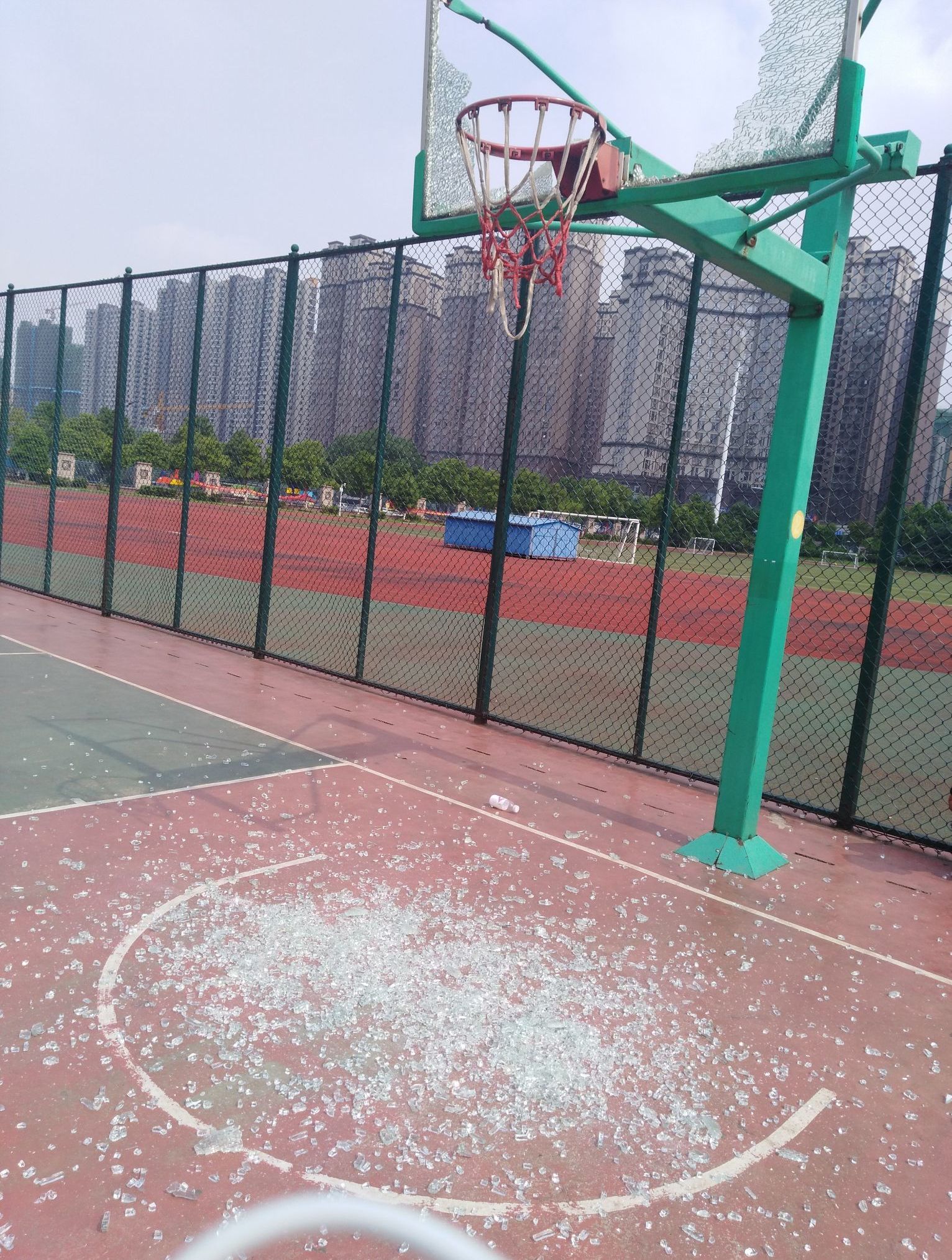 为什么现在的nba,没有扣碎篮板的情况出现了?(4)-度小视