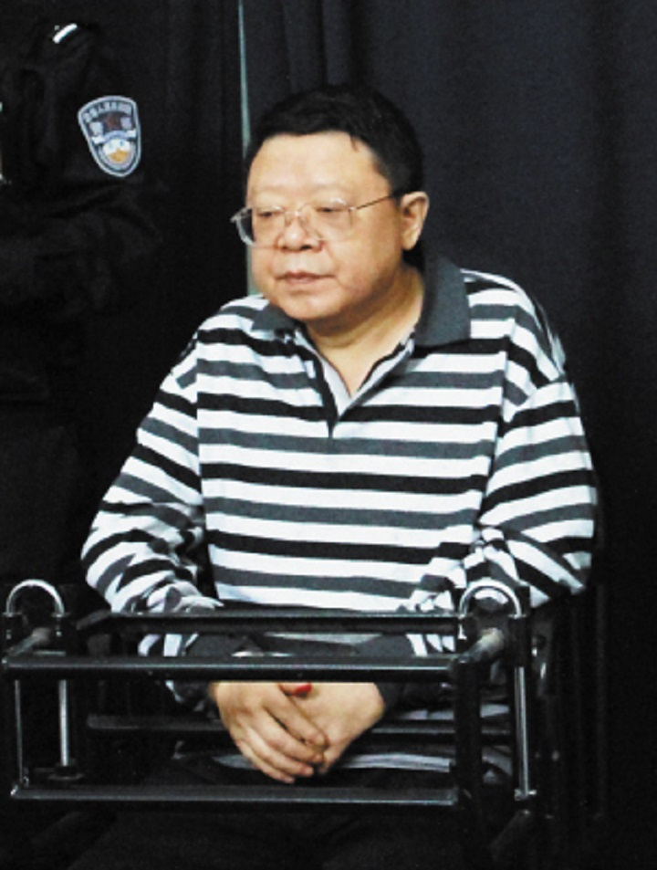 重庆老大哥文强,半夜约见夜总会洋妞,竟被刘涌狠扇巴掌3-度小视