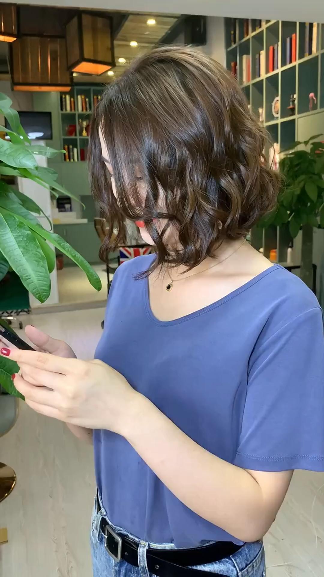 现在非常流行的菠萝烫